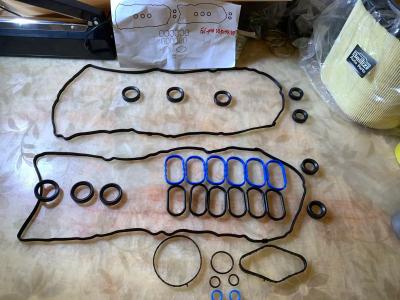 VS50993R details cross‑reference label on valve‑cover‑gasket retail package